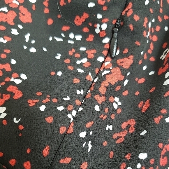 Dynamite Short Sleeve Patterned Red Blouse - Picture 6 of 6